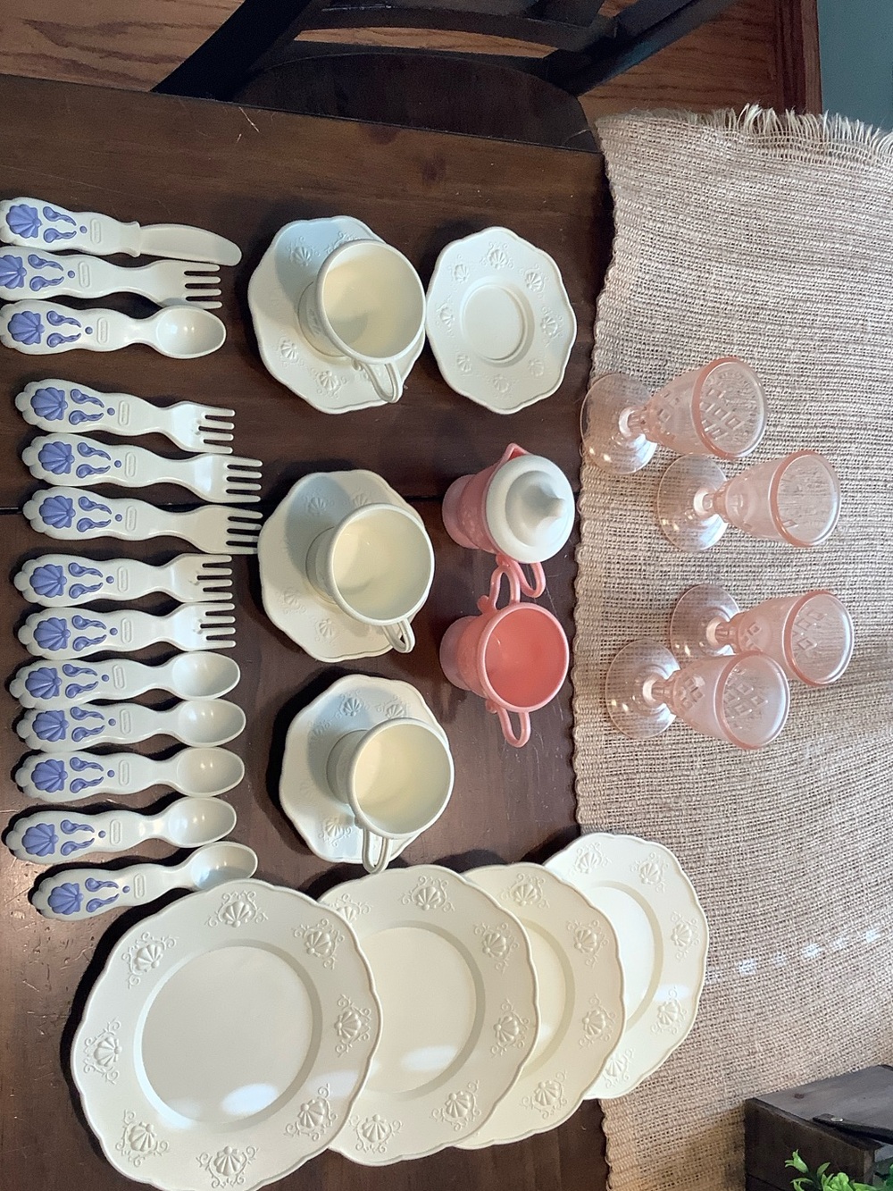 Vintage Little Tikes Children’s Tea Set - Picture 8 of 10